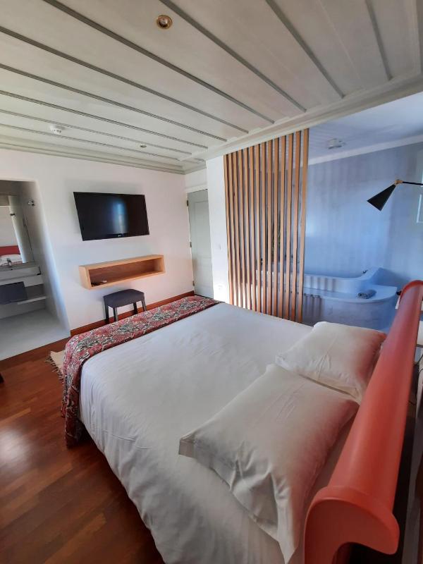 Double Room with Spa Bath image 1