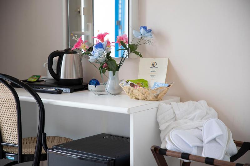 Superior Double or Twin Room with Sea View image 4