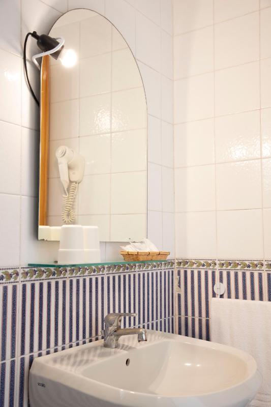 Superior Double or Twin Room with Sea View image 2