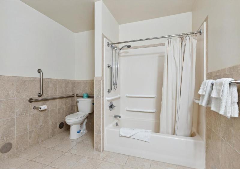 Queen Room - Disability Access image 4
