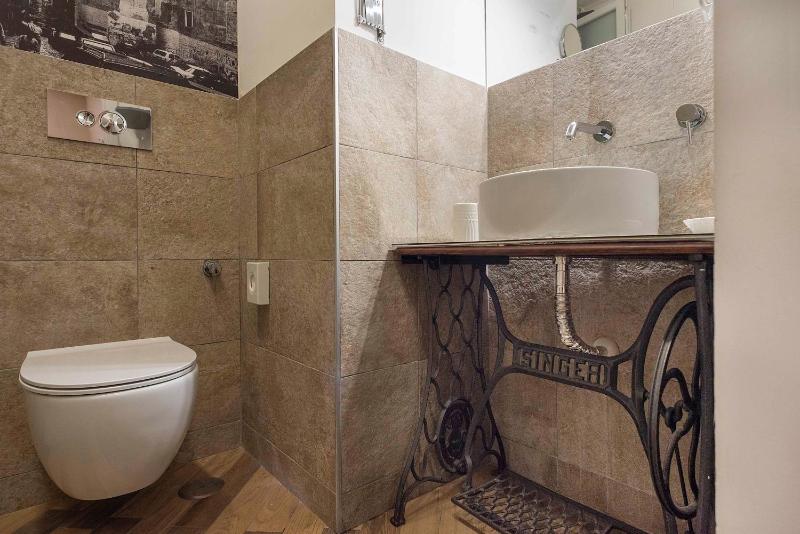 Double or Twin Room with Private Bathroom image 4