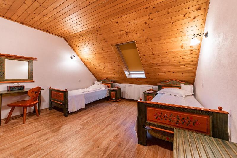 Deluxe Twin Room image 2