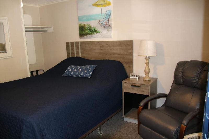 Queen Room image 2