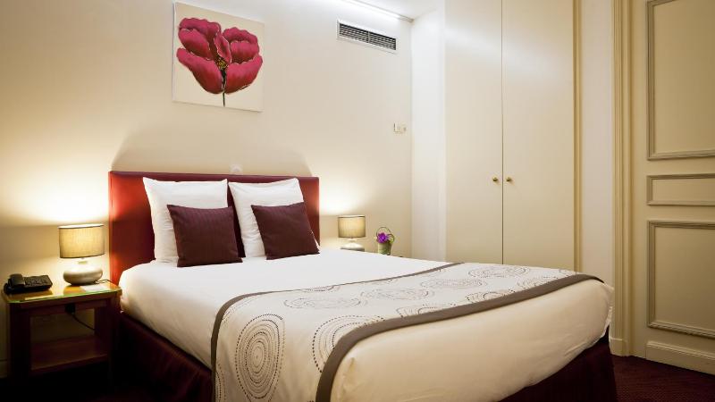 Standard Double Room image 3