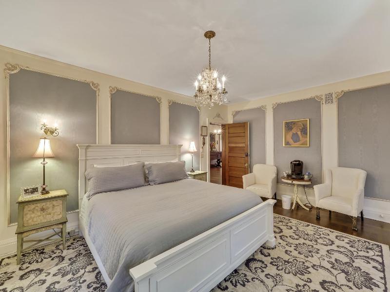 Superior King Room image 1