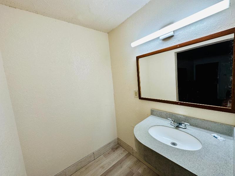 Standard Double Room image 3