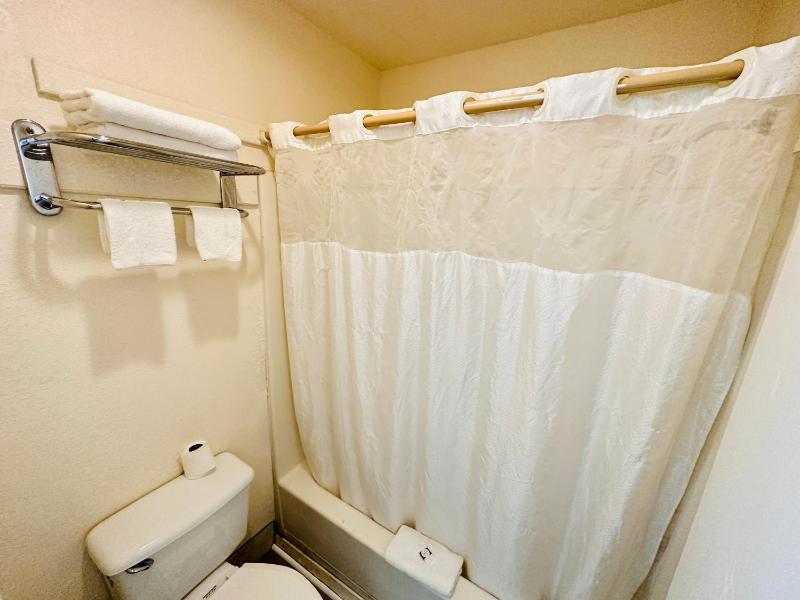 Standard Double Room image 2