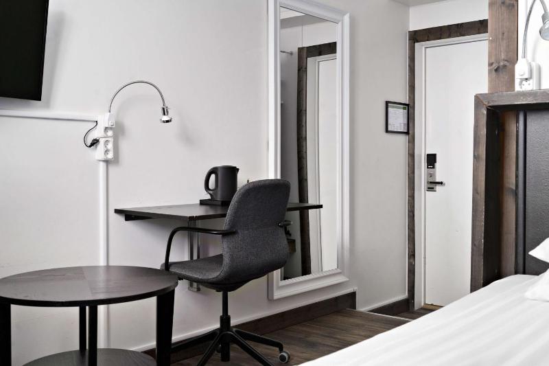 Single Room image 4