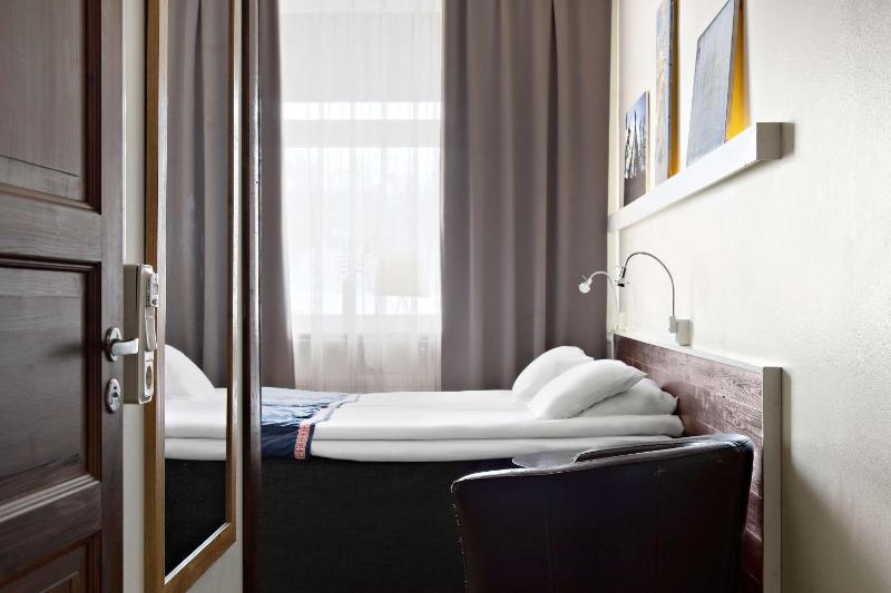 Twin Room image 3