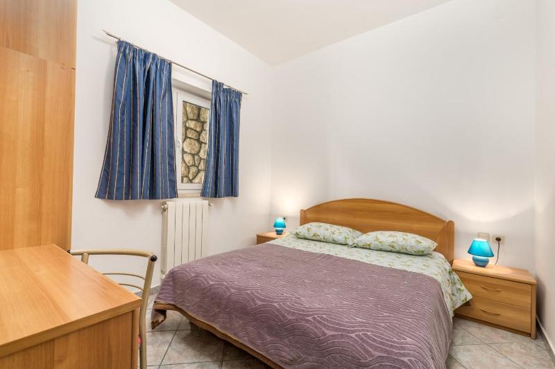 One-Bedroom Apartment with Terrace and Sea View image 4
