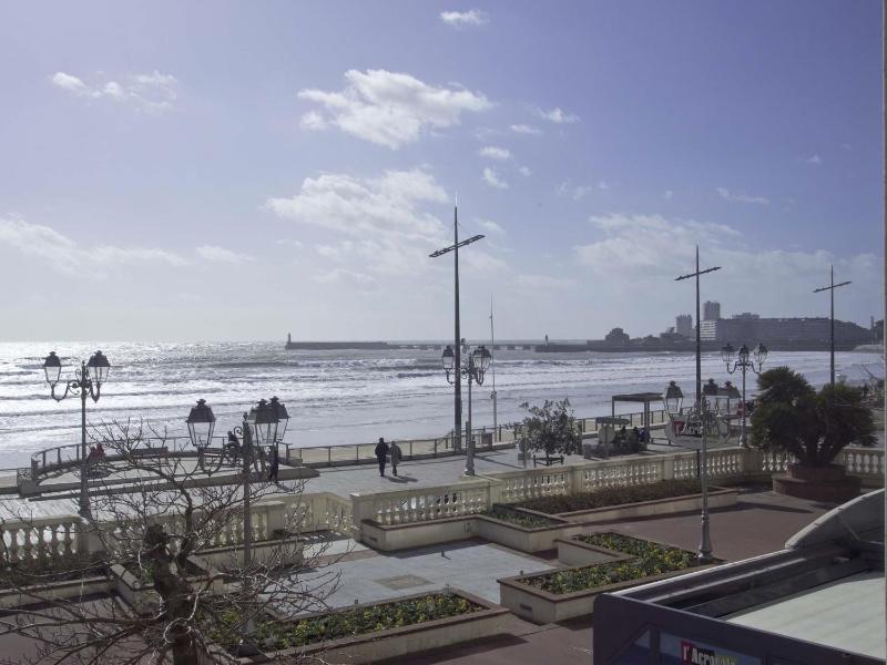 Appartement rénové front de mer aux Sables d'Olonne - FR-1-92-650 - image 3