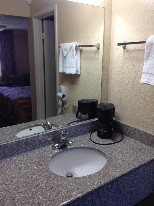 Double Room with Two Double Beds - Smoking image 1