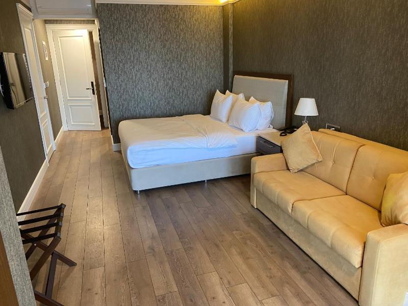 Family Room with Sea View image 3
