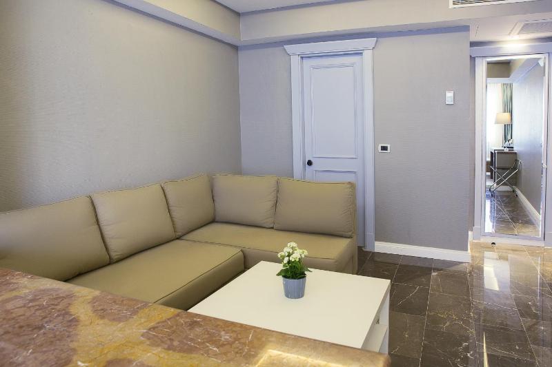 Standard Family Room image 1