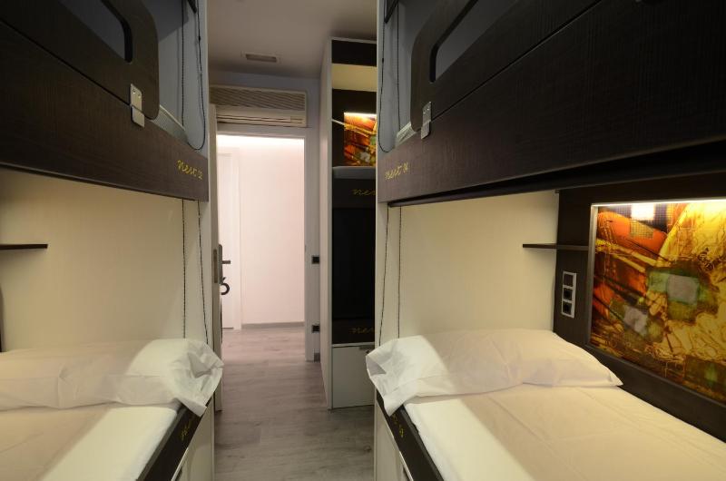 Room for 6 adults with Bathroom image 4