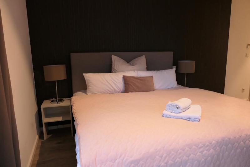 Deluxe Double Room with Bath image 1