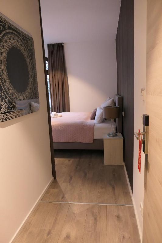 Deluxe Double Room with Bath image 4