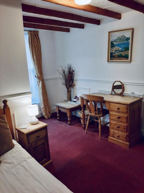 Single Room with Private Bathroom image 1