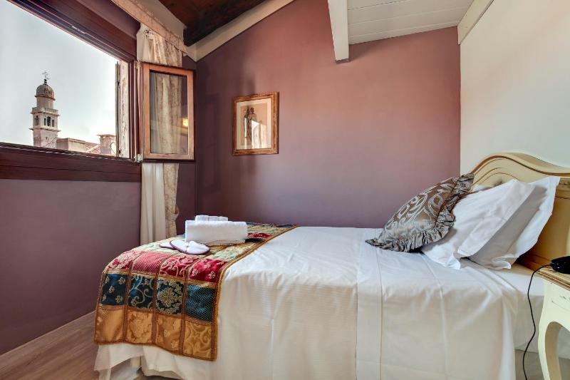 Single Room with Private Bathroom image 1