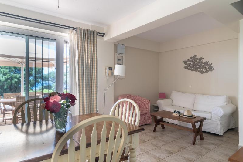 Two-Bedroom Villa (2 - 4 Adults) - Split Level image 4