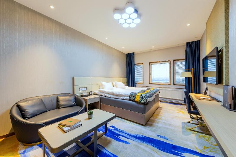 Deluxe Double Room image 1