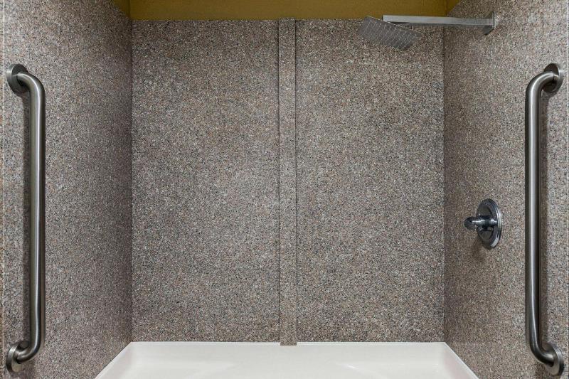1 King Bed, Mobility/Hearing Accessible Room, Bathtub w/ Grab Bars, Non-Smoking image 2