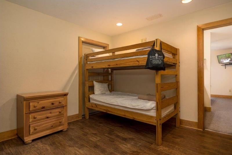 Close to everything - this condo is a great home base for your mountain getaway - image 32