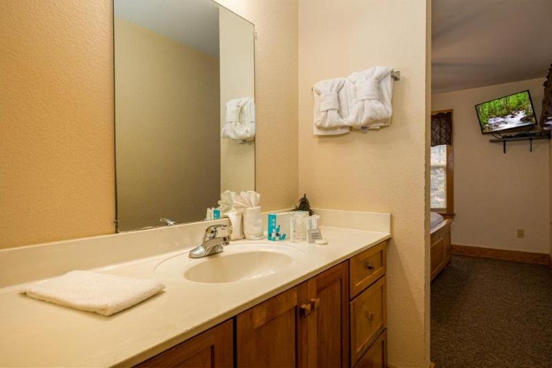 Close to everything - this condo is a great home base for your mountain getaway - image 35