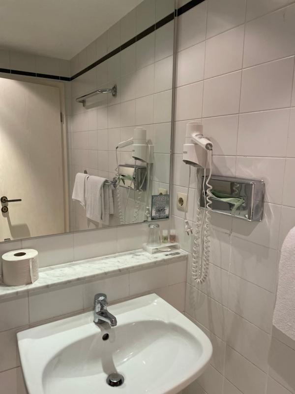 Business Single Room image 3