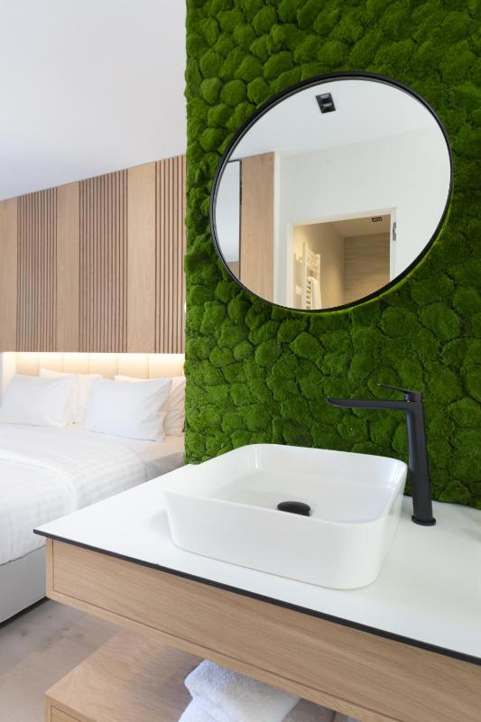 One-Bedroom Maisonette Suite with Jacuzzi  image 2