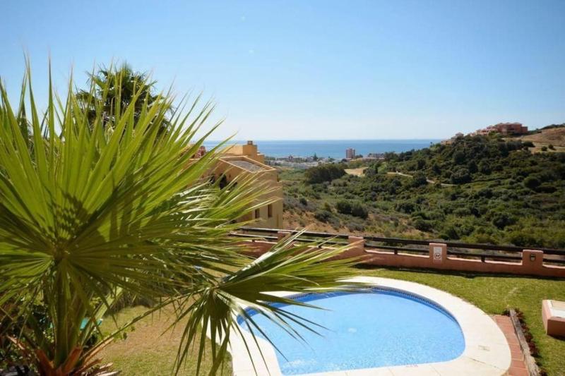 2 bed with stunning views Images