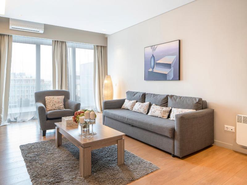 Deluxe One-Bedroom Apartment with Balcony  image 4