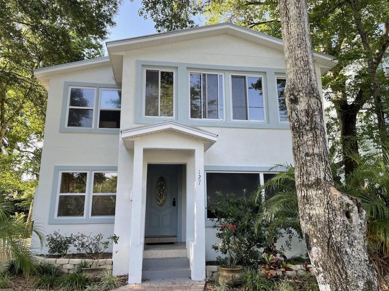 Spacious renovated 4br downtown home w firepit sleeps 8+ Images