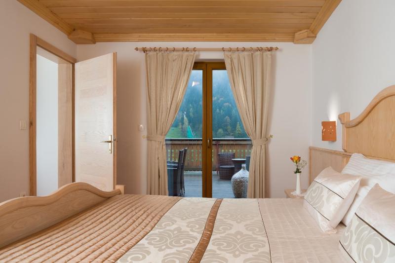 Double Room with Balcony image 1
