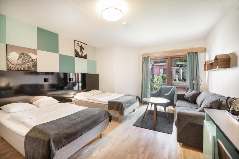 Superior Twin Room with Sofa Bed image 1