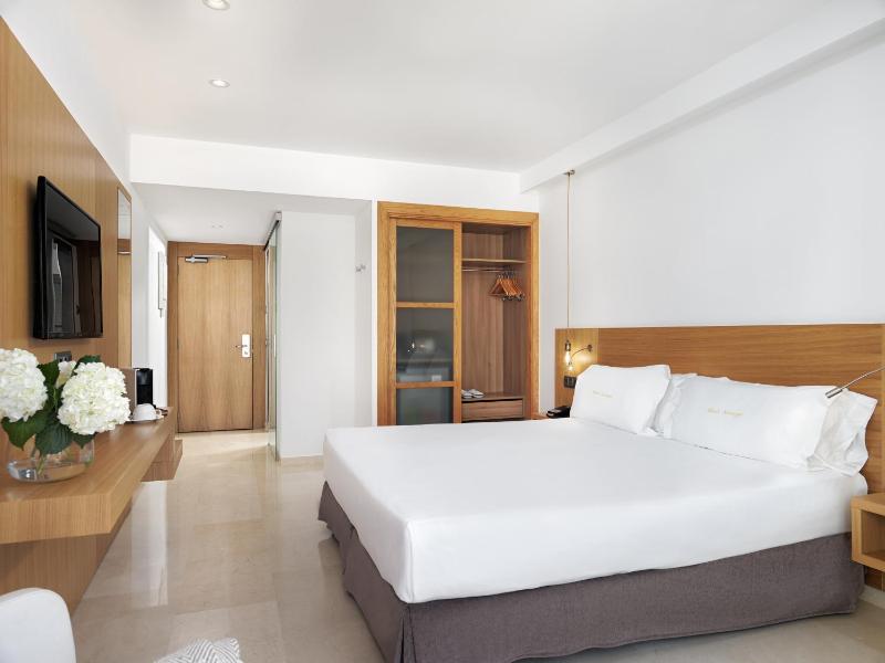 Deluxe Double Room with Premium View image 4