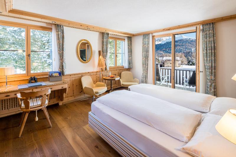 Superior Double Room with Balcony image 3