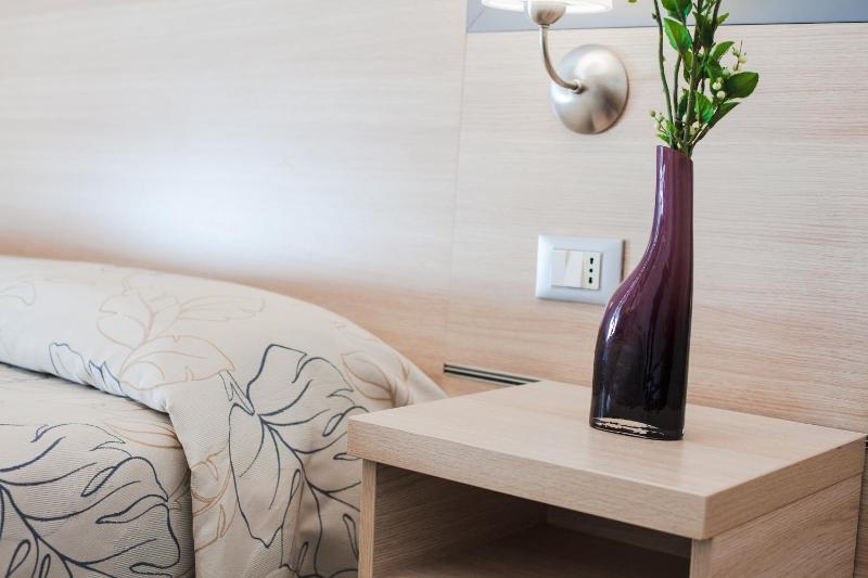 Double Room image 4