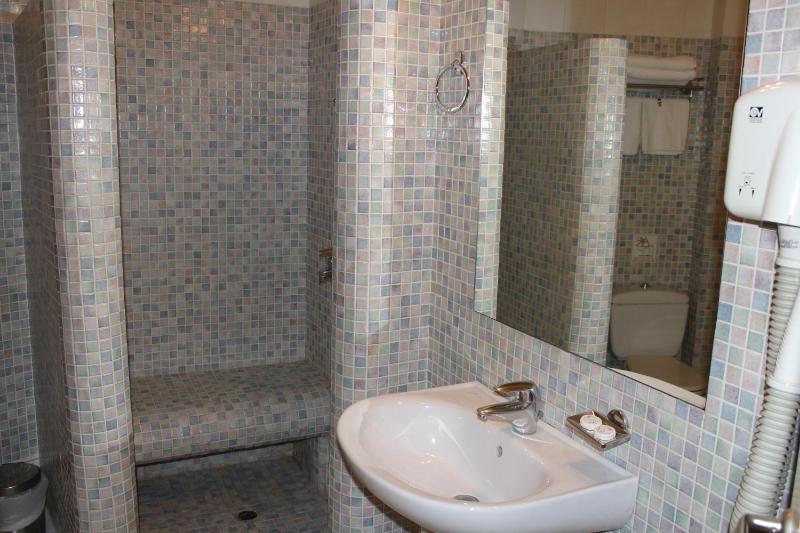 Triple Room image 2