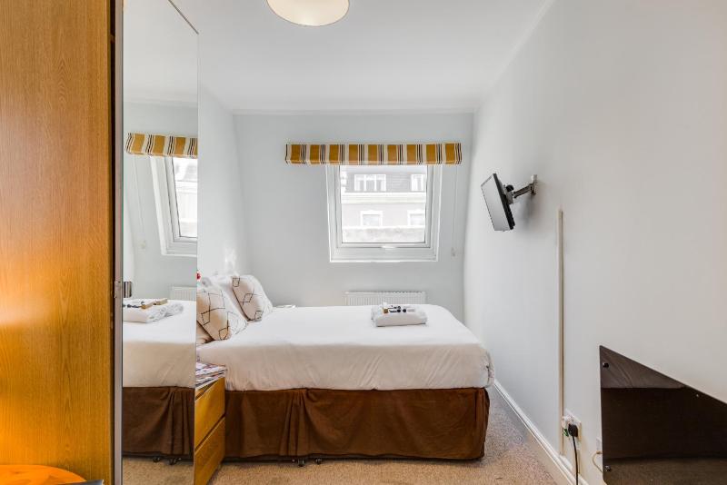 Standard Double Room image 4