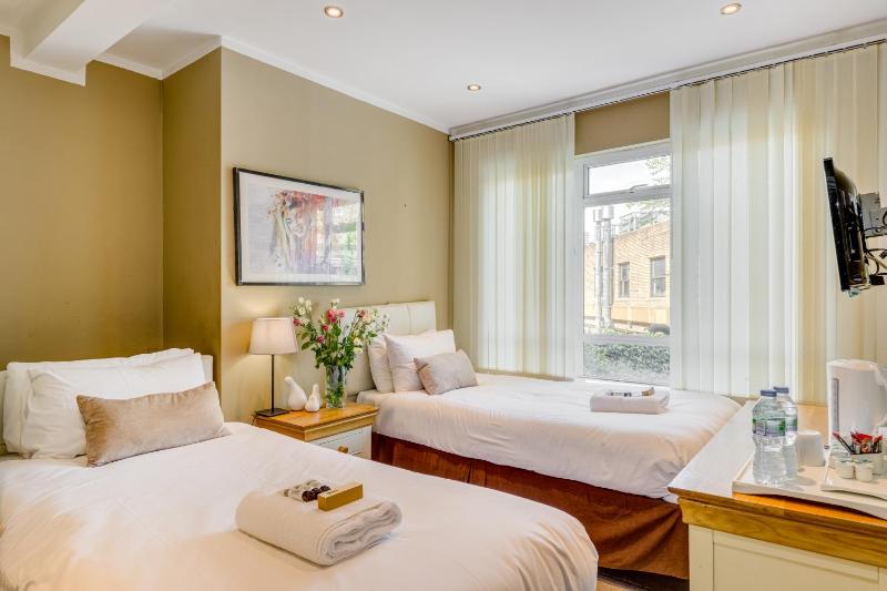 Standard Twin Room image 4