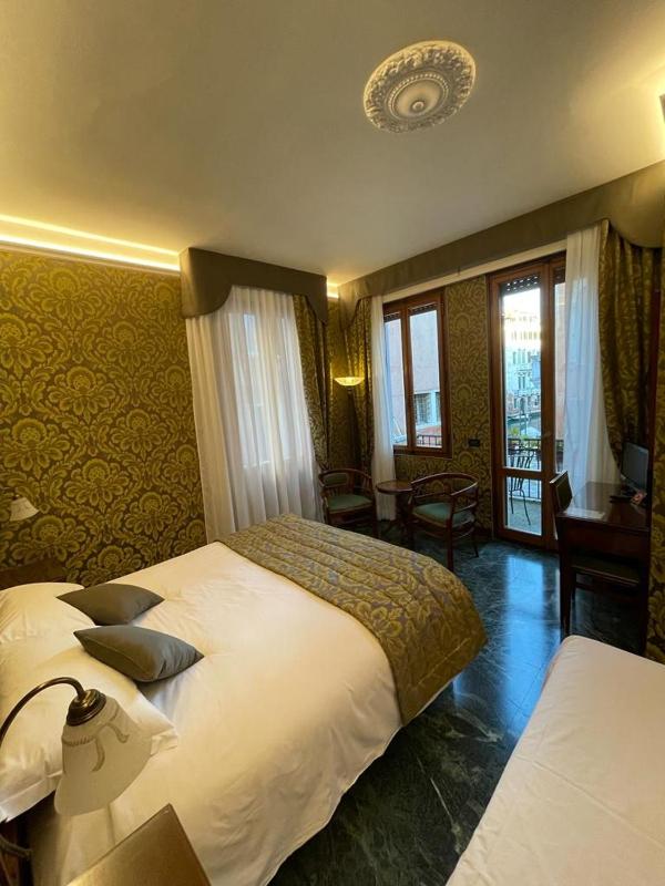 Superior Triple Room with Balcony - Annex image 1