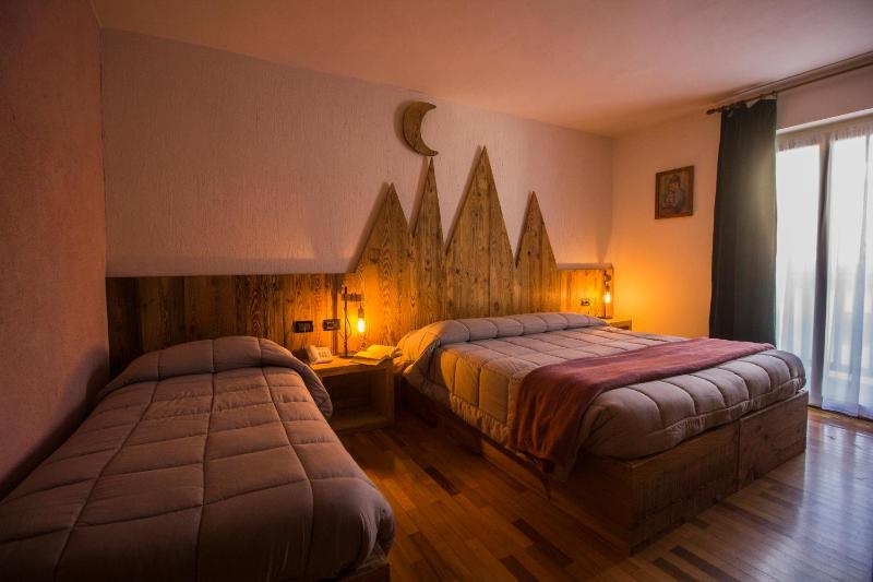 Superior Triple Room image 1