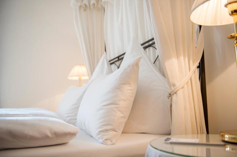 Superior Suite with Mountain View image 3