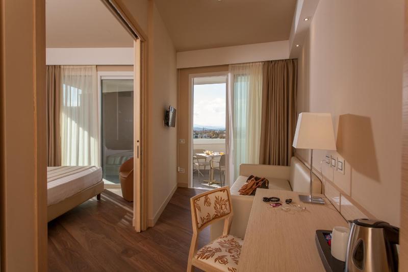 Junior Suite with Balcony image 1