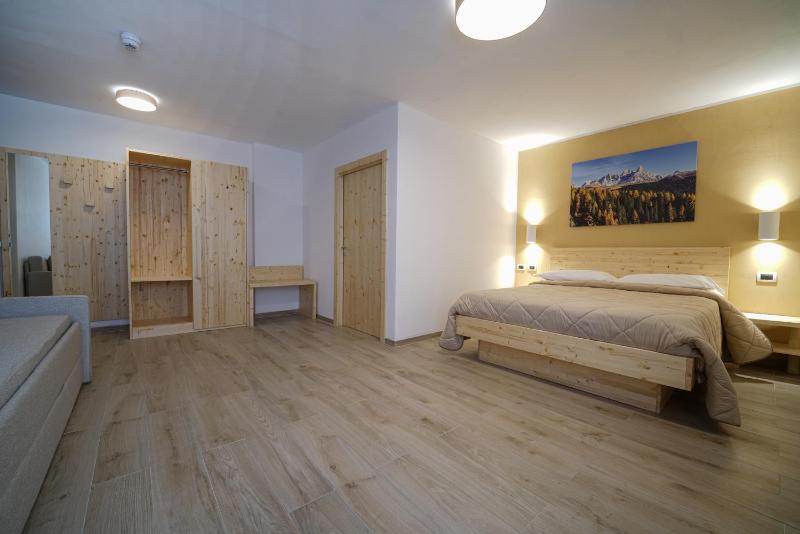 Standard Quadruple Room image 3