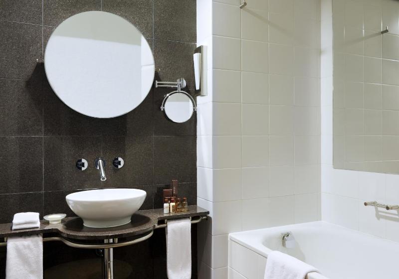 Tower Deluxe Double or Twin Room image 3