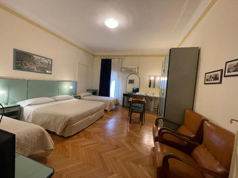 Triple Room with Shared Bathroom image 1