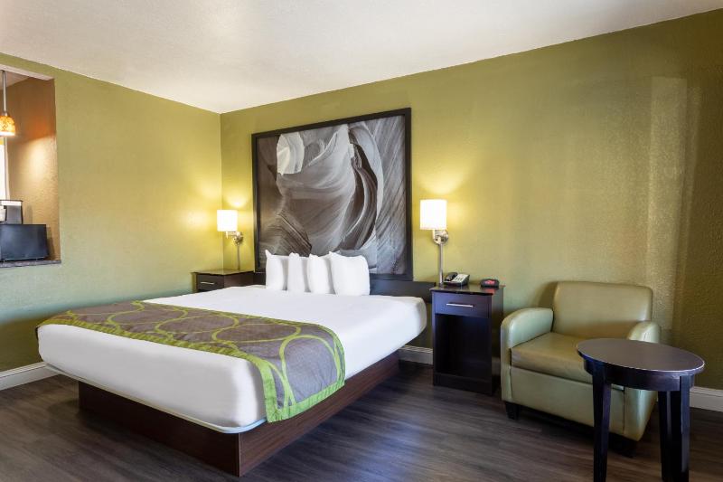 King Room - Non-Smoking image 3
