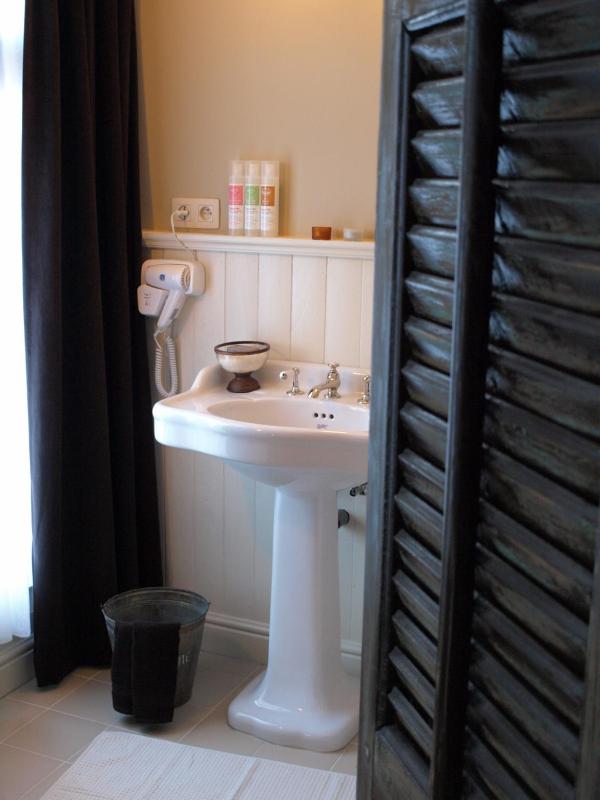 Standard Double or Twin Room image 3